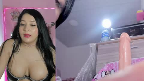 Snapshot of emily_foxxxi chatting on April 28, 2:27 am emily_foxxxi online show from April 28, 2:27 am