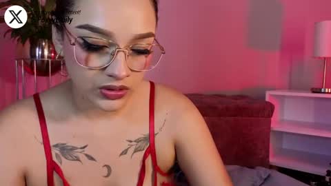 Snapshot of emily_foxyy chatting on April 23, 8:44 pm Emily online show from April 23, 8:44 pm