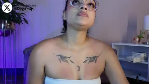 Snapshot of emily_foxyy chatting on April 27, 7:12 pm Emily online show from April 27, 7:12 pm