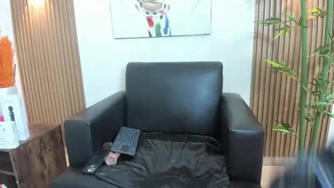Snapshot of emily_frostt chatting on April 25, 12:41 pm emily_frostt online show from April 25, 12:41 pm