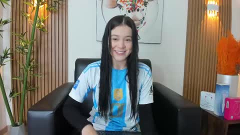 Snapshot of emily_frostt chatting on April 29, 12:20 pm emily_frostt online show from April 29, 12:20 pm