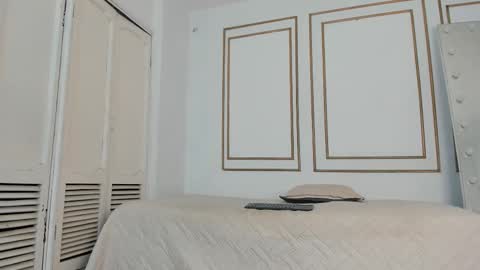 Snapshot of emily_gaviria1 chatting on February 24, 12:14 pm emily_gaviria1 online show from February 24, 12:14 pm