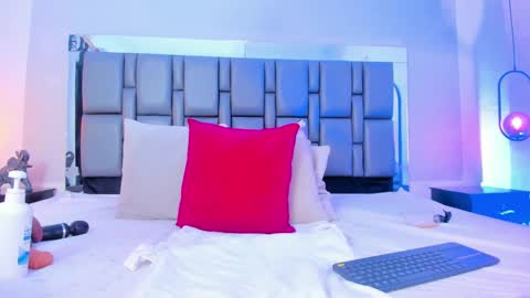 Emi  online show from February 28, 5:59 pm