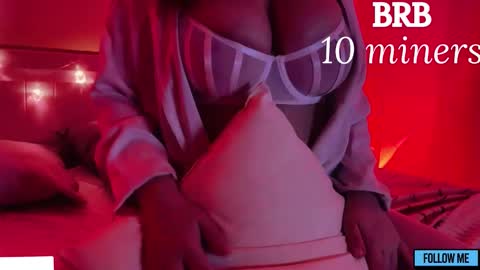 Snapshot of emily_gin chatting on March 16, 5:44 am EMILY online show from March 16, 5:44 am