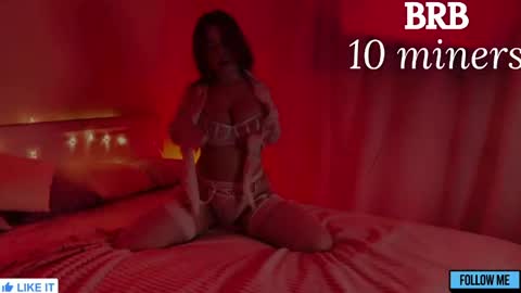 Snapshot of emily_gin chatting on March 17, 2:05 am EMILY online show from March 17, 2:05 am