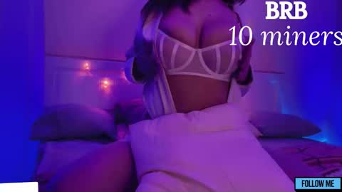 Snapshot of emily_gin chatting on March 22, 2:15 am EMILY online show from March 22, 2:15 am