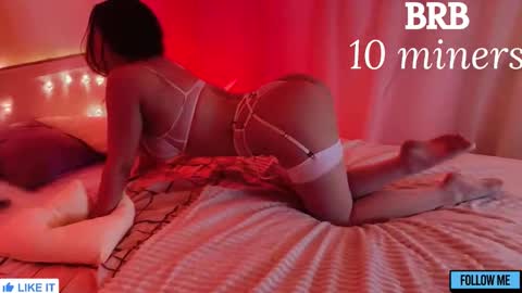 Snapshot of emily_gin chatting on March 24, 2:05 am EMILY online show from March 24, 2:05 am