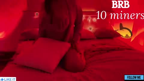 Snapshot of emily_gin chatting on April 2, 2:09 am EMILY online show from April 2, 2:09 am
