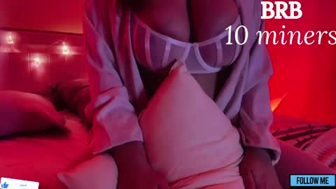 Snapshot of emily_gin chatting on April 8, 2:11 am EMILY online show from April 8, 2:11 am