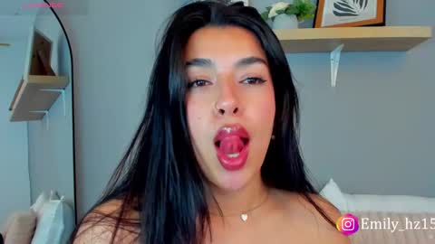 Snapshot of emily_haze chatting on February 19, 4:55 pm Emily online show from February 19, 4:55 pm