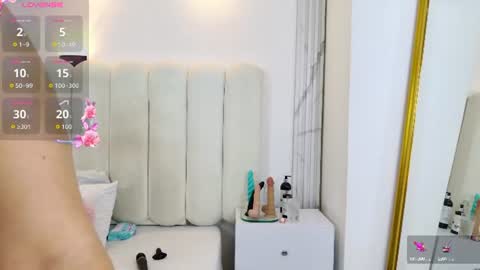 Snapshot of emily_hilton1 chatting on June 19, 6:34 pm emily_hilton1 online show from June 19, 6:34 pm