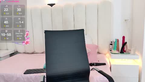 Snapshot of emily_hilton1 chatting on July 16, 6:14 pm emily_hilton1 online show from July 16, 6:14 pm