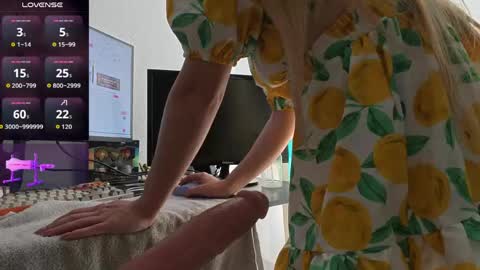 Snapshot of emily_jayreal chatting on May 21, 10:00 am Emily online show from May 21, 10:00 am