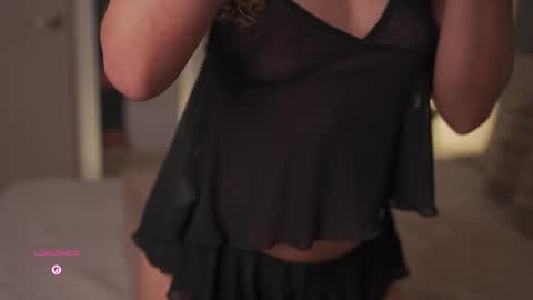 Snapshot of emily_johnson1 chatting on May 11, 11:24 pm Juliana online show from May 11, 11:24 pm