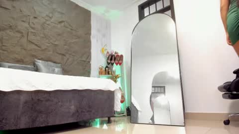 Snapshot of emily_jones3 chatting on May 8, 12:54 pm Emily online show from May 8, 12:54 pm