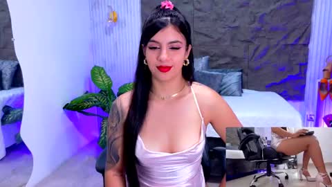 Snapshot of emily_jones3 chatting on May 21, 11:39 am Emily online show from May 21, 11:39 am