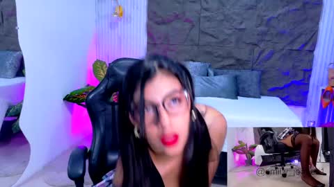 Snapshot of emily_jones3 chatting on May 29, 2:15 pm Emily online show from May 29, 2:15 pm