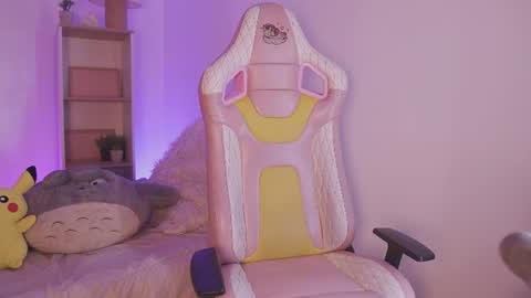 Snapshot of emily_jonexs_ chatting on June 11, 12:32 am mily online show from June 11, 12:32 am