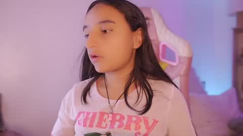 Snapshot of emily_jonexs_ chatting on June 12, 3:11 pm mily online show from June 12, 3:11 pm