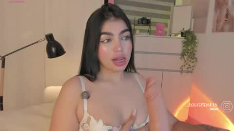 EmilyKenner  Independent model  online show from May 25, 11:27 am