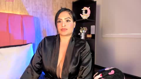 Snapshot of emily_klarence chatting on April 18, 7:58 pm Emily online show from April 18, 7:58 pm