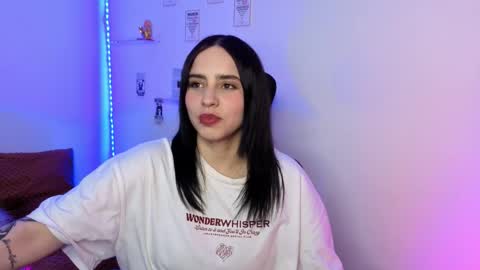 Snapshot of emily_lindey_ chatting on February 10, 3:43 am Emily Lindey online show from February 10, 3:43 am