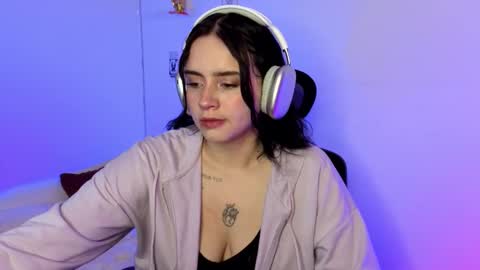 Snapshot of emily_lindey_ chatting on February 15, 3:47 am Emily Lindey online show from February 15, 3:47 am