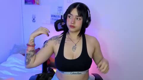 Emily Lindey online show from March 29, 7:19 am