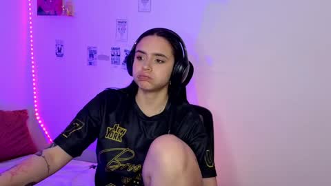 Emily Lindey online show from April 6, 4:21 am