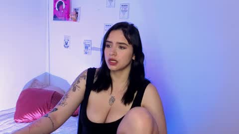 Snapshot of emily_lindey_ chatting on April 25, 4:15 am Emily Lindey online show from April 25, 4:15 am