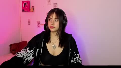 Snapshot of emily_lindey_ chatting on April 30, 4:41 am Emily Lindey online show from April 30, 4:41 am