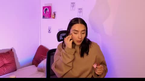 Snapshot of emily_lindey_ chatting on May 2, 4:50 am Emily Lindey online show from May 2, 4:50 am