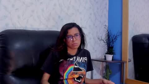 Snapshot of emily_loperaa chatting on July 3, 5:19 pm Emily online show from July 3, 5:19 pm