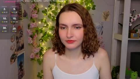 Snapshot of emily_lune chatting on April 23, 2:13 am Emily online show from April 23, 2:13 am