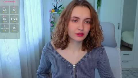 Snapshot of emily_lune chatting on May 11, 2:17 am Emily online show from May 11, 2:17 am