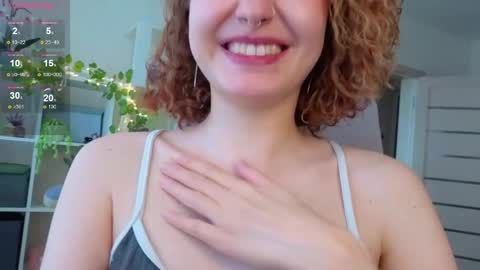 Snapshot of emily_lune chatting on June 2, 5:42 am Emily online show from June 2, 5:42 am