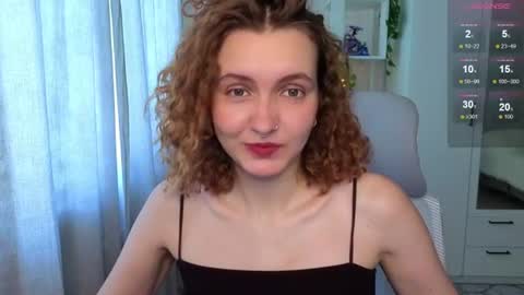 Snapshot of emily_lune chatting on June 23, 2:20 am Emily online show from June 23, 2:20 am