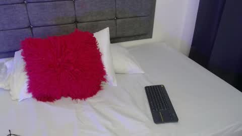 Snapshot of emily_milff chatting on June 3, 11:46 am emily_milff online show from June 3, 11:46 am