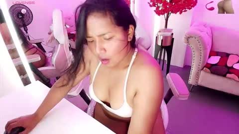 Snapshot of emily_milleers chatting on March 3, 7:42 pm EMILY. online show from March 3, 7:42 pm