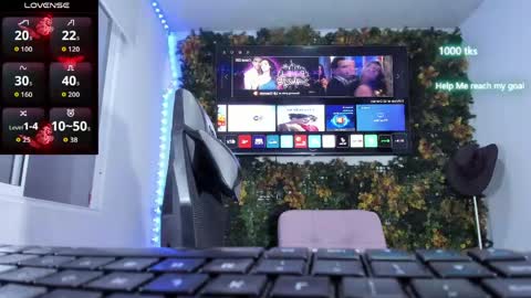 Snapshot of emily_palmeer chatting on May 11, 10:54 am emily_palmeer online show from May 11, 10:54 am