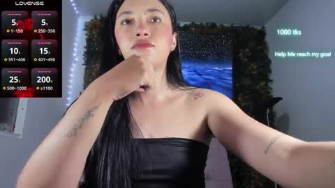 Snapshot of emily_palmeer chatting on May 23, 8:18 am emily_palmeer online show from May 23, 8:18 am