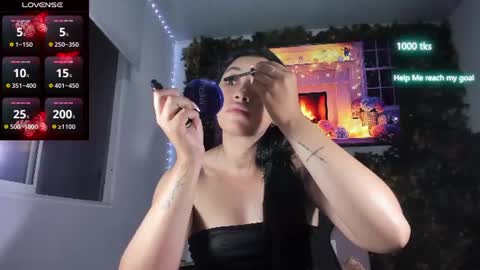 Snapshot of emily_palmeer chatting on June 23, 9:51 am emily_palmeer online show from June 23, 9:51 am