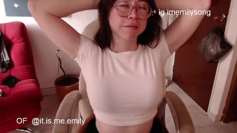emily_pearl_ online show from April 3, 9:24 pm