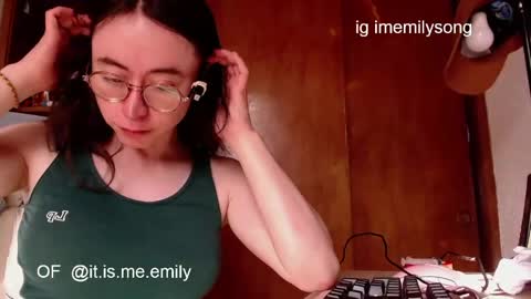 Snapshot of emily_pearl_ chatting on April 25, 8:50 pm emily_pearl_ online show from April 25, 8:50 pm