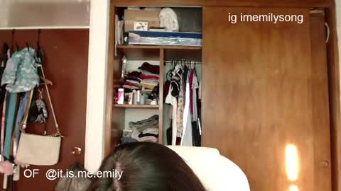 Snapshot of emily_pearl_ chatting on May 16, 7:56 pm emily_pearl_ online show from May 16, 7:56 pm