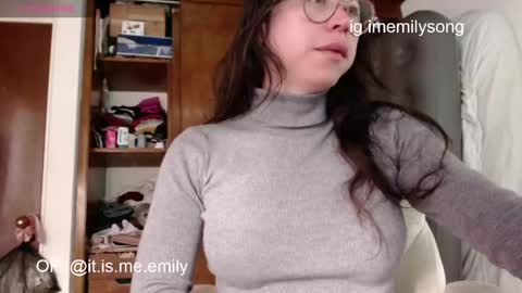 Snapshot of emily_pearl_ chatting on May 27, 8:17 pm emily_pearl_ online show from May 27, 8:17 pm