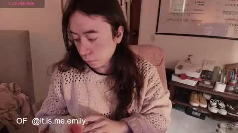 Snapshot of emily_pearl_ chatting on August 6, 11:12 am emily_pearl_ online show from August 6, 11:12 am