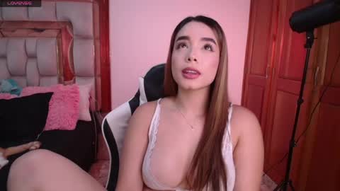 Snapshot of emily_poarch chatting on April 20, 10:44 pm emily online show from April 20, 10:44 pm