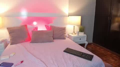 Snapshot of emily_roberts1 chatting on November 16, 4:51 am Emily online show from November 16, 4:51 am