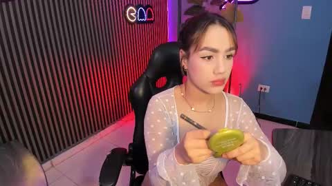 Snapshot of emily_roberts1 chatting on November 21, 4:55 am Emily online show from November 21, 4:55 am